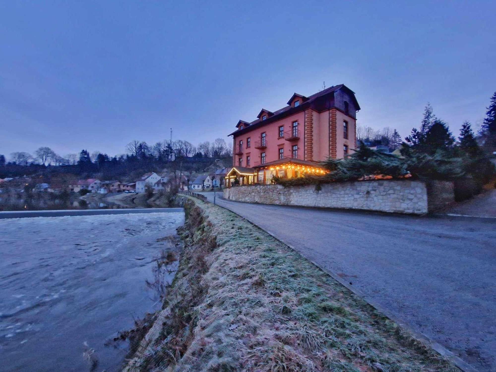 Romantik Hotel Eleonora Tábor Exterior foto