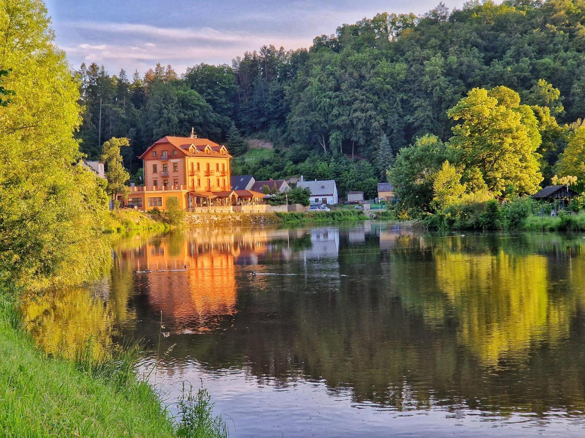 Romantik Hotel Eleonora Tábor Exterior foto